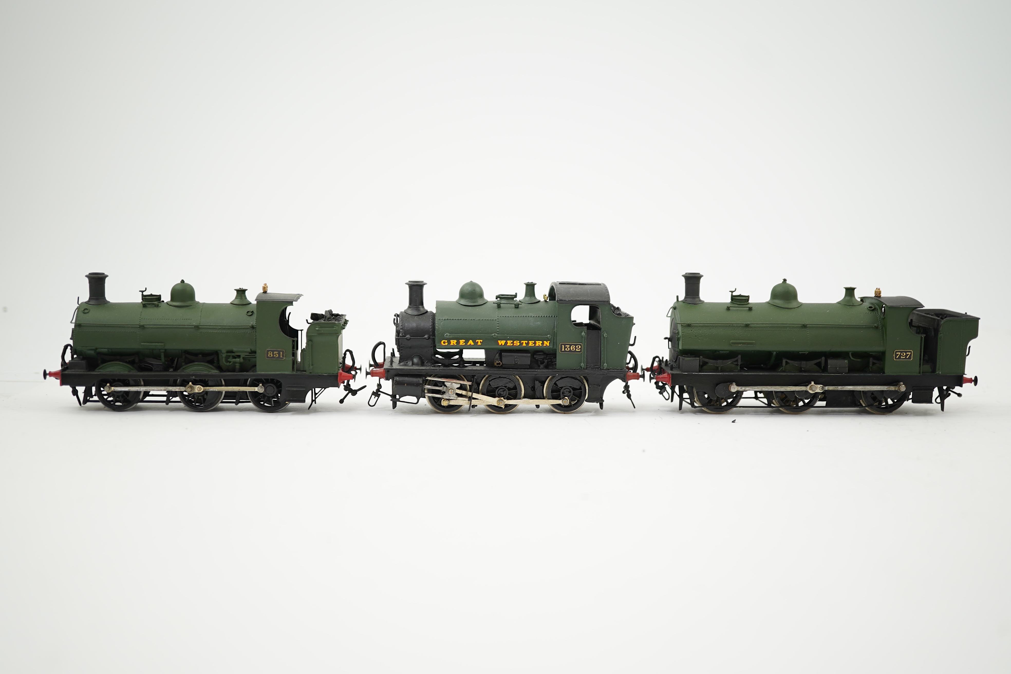 Three 00 gauge brass and white metal kit built GWR saddle tank locomotives; a 1361 class 0-6-0ST, 1362, together with an 850 class 0-6-0ST, 851, and a 727 class 0-6-0ST, 727, constructed, painted and lined to a high stan